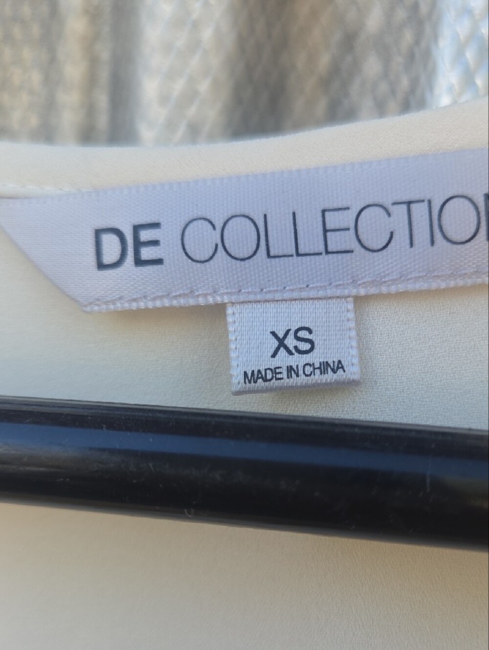 DE Collection Blouse - Picture 2 of 3